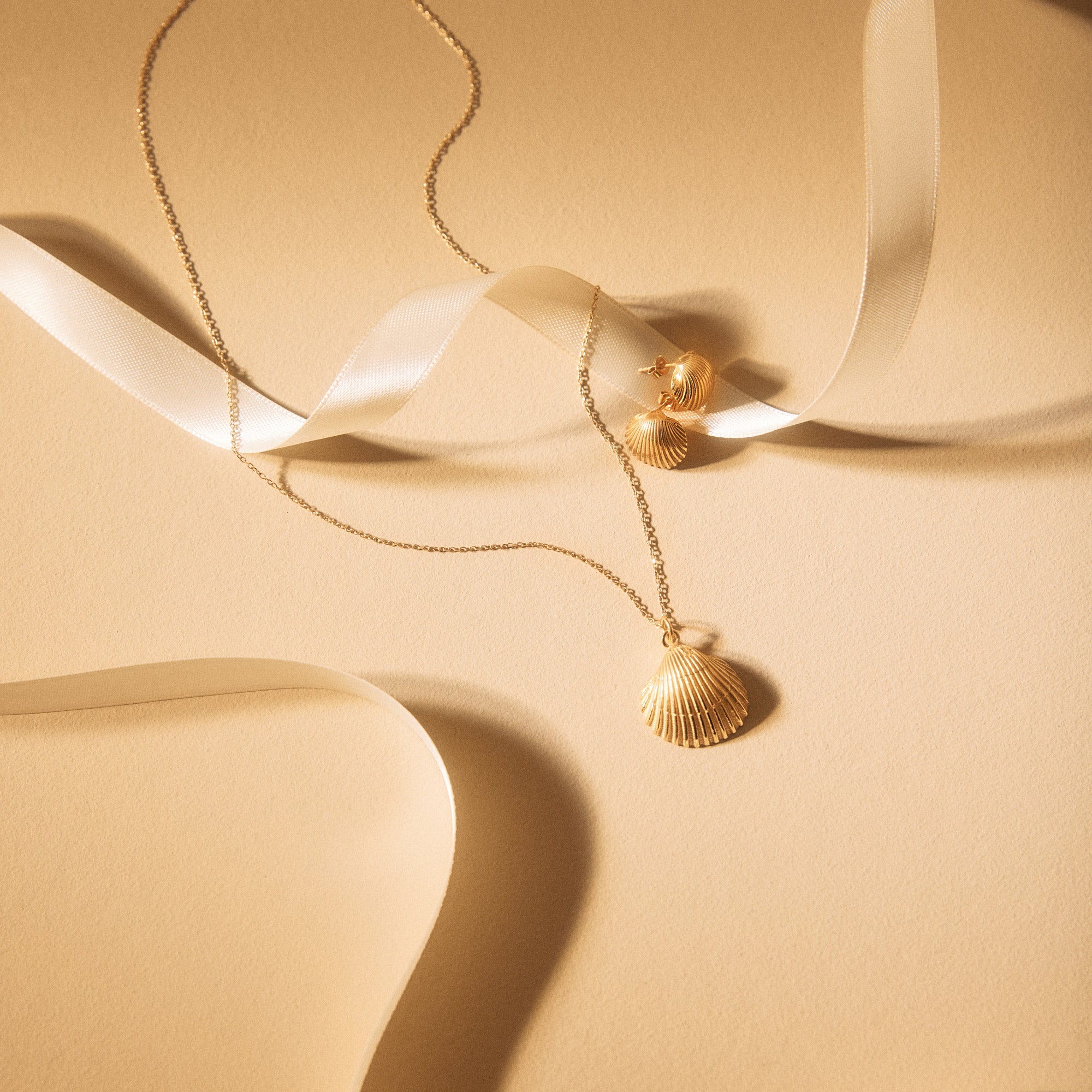 Small Shell Pendant - Gold-Plated Silver - Sister the brand